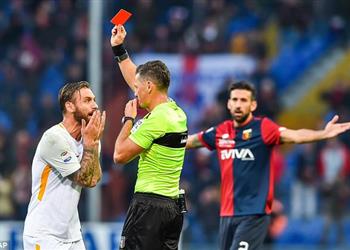 توتي يدعم دي روسي بعد صفع لاعب جنوى