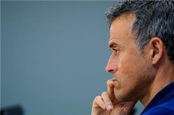 مؤتمر إنريكي هدفنا هو الفوز بالليجا ولا توجد فرق صغيرة وبيكيه يمكنه أن يصبح رئيسا للبرسا