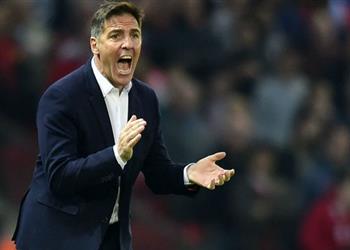 مدرب إشبيلية يخضع لعملية جراحية ناجحة