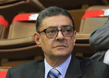 بعد خسارته انتخابات الاهلى محمود طاهر يطير إلى لندن