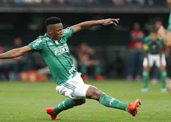 برشلونة يحدد موقفه من التعاقد مع ياري مينا