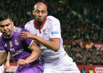 لاعب إشبيلية على بعد خطوات من الدوري الإنجليزي