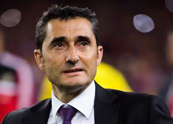 لاعبون على طاولة برشلونة لتعزيز خط الدفاع