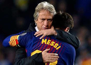 مدرب لشبونة يلفت انتباه ميسي بلقب خاص لمصافحته