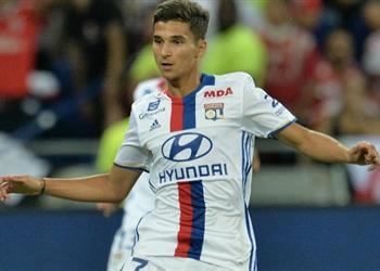 برشلونة يراقب لاعب جزائري