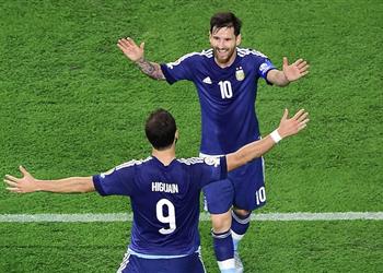 ميسي ي دافع عن هيجواين