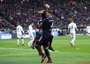 بايرن ميونيخ يتخطى فرانكفورت وبوروسيا دورتموند يواصل نزيف النقاط أمام فيردر بريمن