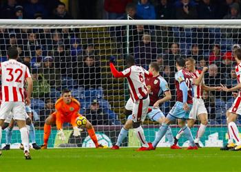 فيديو بمشاركة رمضان صبحي ستوك سيتي يسقط في الوقت القاتل أمام بيرنلي