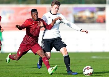 موهبة برتغالية تشعل الصراع بين ريال مدريد ومانشستر يونايتد