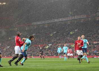 مانشستر يونايتد يفلت من فخ بورنموث وتوتنهام يتخطى برايتون