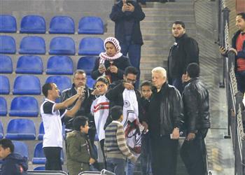 مرتضى منصور يحضر مباراة الزمالك والإسماعيلي