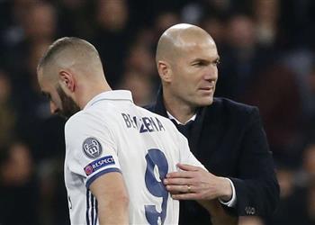 زيدان يساند بنزيما سأدافع عنه حتى الموت