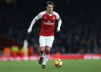 فينجر يثير الشكوك حول انتقال أوزيل إلى مانشستر يونايتد