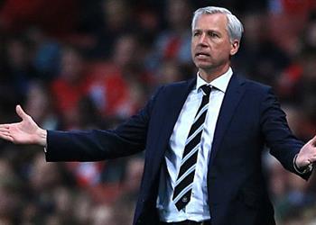 مدرب وست بروميتش يشيد بإنجازات مورينيو ويهاجم منتقديه