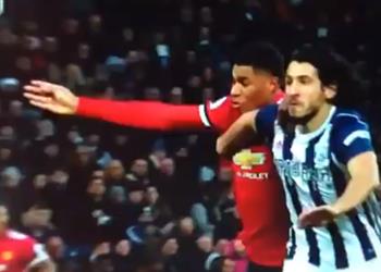 فيديو أحمد حجازي يغضب جماهير مانشستر يونايتد ويطالبوا بإيقافه