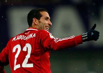 في الذكرى الرابعة لاعتزاله أبوتريكة يعزف لحن المجد مع الأهلي