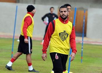 ثنائي الأهلي يغادر استاد القاهرة والعقوبة في انتظارهما