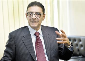 محمود طاهر يصل ملعب السلام بين شوطي لقاء الاهلي والانتاج