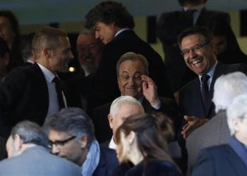 ماركا تكشف رد فعل رئيس ريال مدريد تجاه زيدان عقب الهزيمة من برشلونة