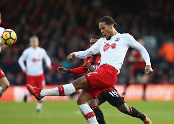 بيليجرينو يرد على صراع برشلونة وليفربول لضم فان ديك