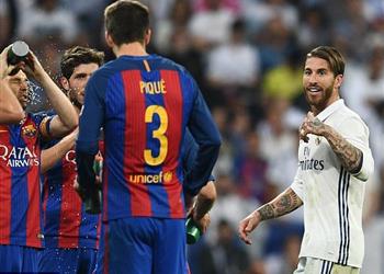 فيديو راموس يسخر من بيكيه قبل الكلاسيكو ويفجر ضحك لاعبي برشلونة