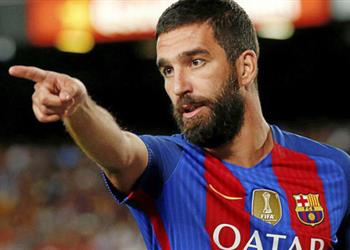 أردا توران يقترب من مغادرة برشلونة والكشف عن وجهته