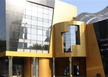 اتحاد الكرة يتخذ قرار ا جديد ا بشأن عودة الجماهير