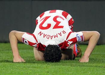 ستوك سيتي يشيد بهدفي رمضان صبحي