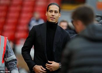 بالصور أغلى مدافع في التاريخ يصل آنفيلد لمشاهدة مباراة ليفربول وليستر