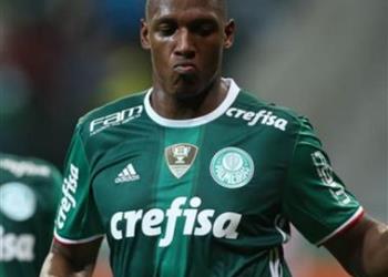 وكيل ياري مينا يحذر برشلونة