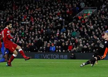 أسطورة آرسنال يشبه محمد صلاح بـ ميسي