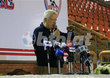 رئيس الزمالك يحسم موقف ثنائي الفريق من الرحيل