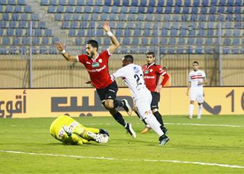 جماهير الزمالك تهاجم اللاعبين بعد الهزيمة أمام الطلائع