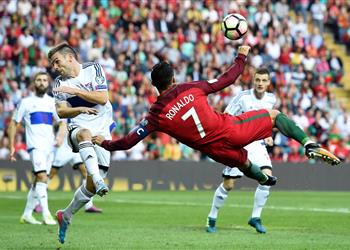 تصفيات المونديال هاتريك رونالدو في جزر فارو ي نعش آمال البرتغال