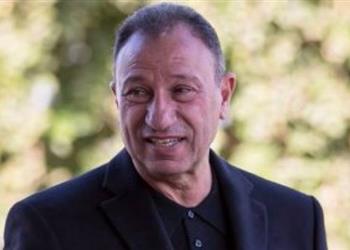 صورة الخطيب يغادر المستشفى بعد تعرضه لوعكة صحية