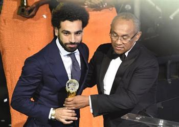محمد صلاح يشكر الجميع بعد فوزه بجائزة أفضل أفريقي