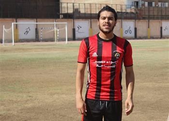 الأهلي يحصل على توقيع لاعب وسط شبين