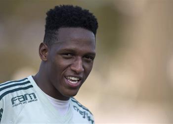 مفاجأة برشلونة يحسم صفقة ياري مينا بعد كوتينيو