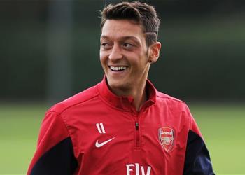 مانشستر يونايتد يدرس تقديم عرضا لضم أوزيل