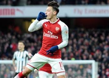 يوفنتوس يدخل سباق التوقيع مع أوزيل منافسا لمانشستر يونايتد