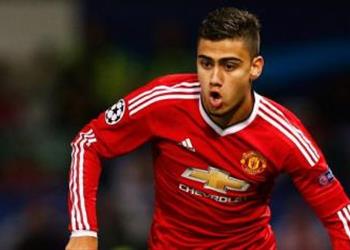 لاعب مانشستر يونايتد يريد البقاء في فالنسيا