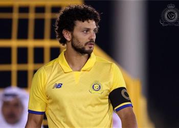 م حترفين حسام غالي أساسي ا مع النصر أمام الفيحاء في الدوري السعودي