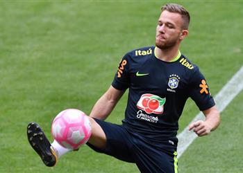 مانشستر يونايتد يزاحم تشيلسي على هدف برشلونة في الميركاتو