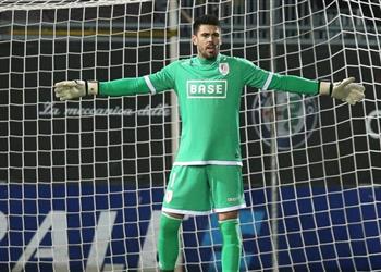 مدرب الديبور يستبعد التعاقد مع حارس برشلونة السابق