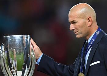 عملاق أوروبي يفاوض زيدان للرحيل عن ريال مدريد في الصيف