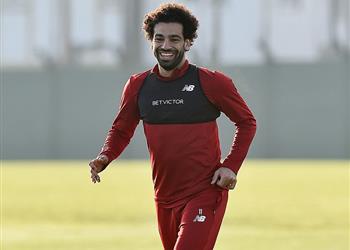 فيديو مدافع وست هام يغني لمحمد صلاح بعد رحيل كوتينيو