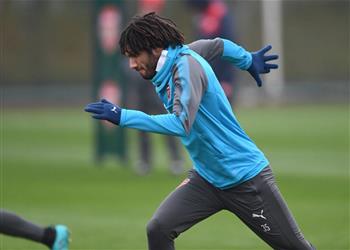 محمد النني على مقاعد بدلاء آرسنال أمام بورنموث