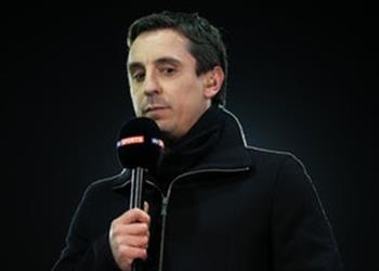 نجم مانشستر يونايتد السابق يتساءل عن حقيقة انسحاب مانشستر سيتي من مفاوضات سانشيز