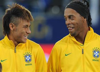 نيمار يودع رونالدينيو بعد قرار اعتزال كرة القدم