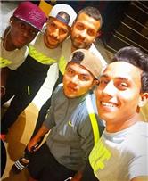 لاعبو إنبي يلتقطون سيلفي قبل مواجهة افريكا سبور